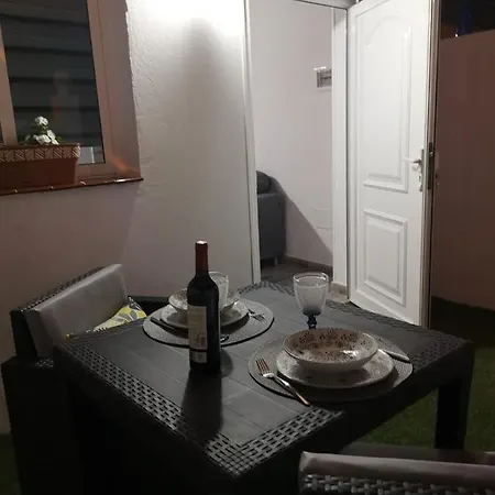 Adeyu Tropical Apartment