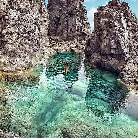 Adeyu Tropical شقة تاراخاليخو