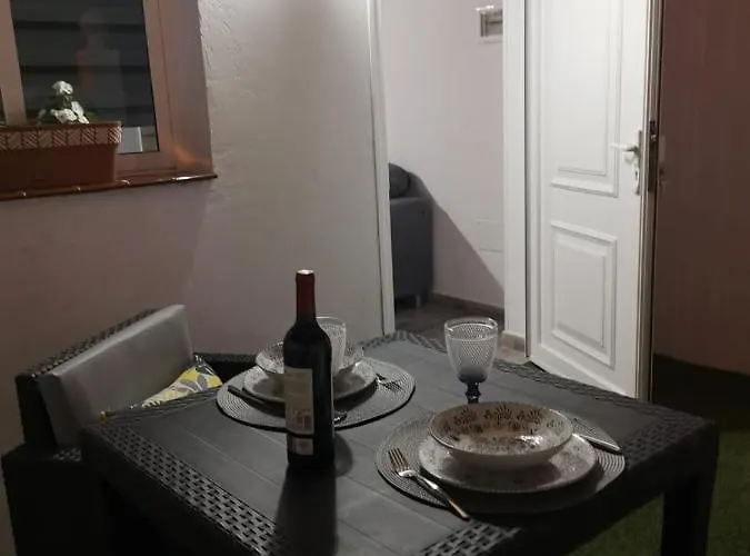 Adeyu Tropical Apartment